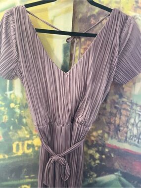 NWT Renuar Pleated V-Neck Jumpsuit in Dusty Rose/Mauve Lilac - Size 36 (US 4/6)